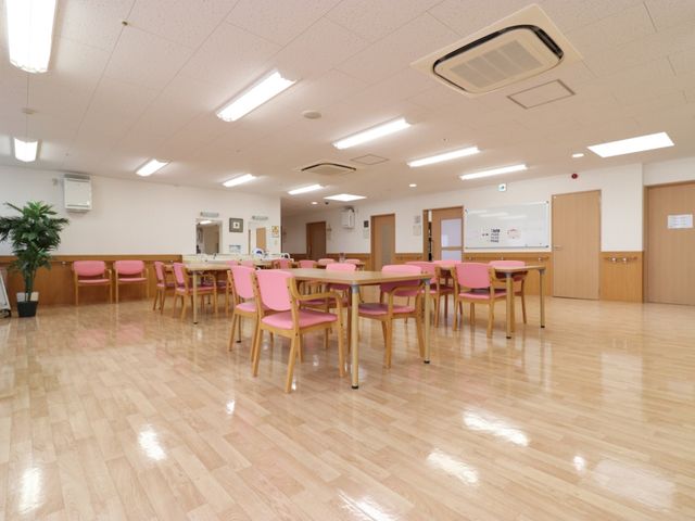 清潔な食堂の室内