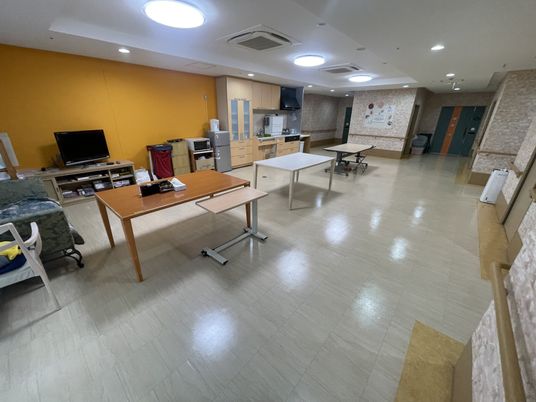 落ち着いた雰囲気の広間