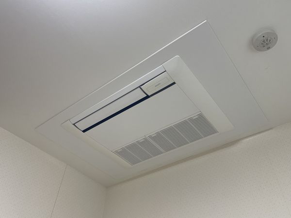 天井の空調設備