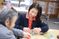 楽しく活動する女性たちの様子