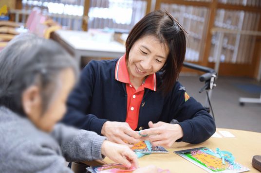 楽しく活動する女性たちの様子