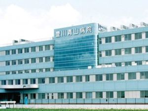 青い建物の外観