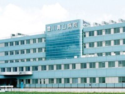 青い建物の外観