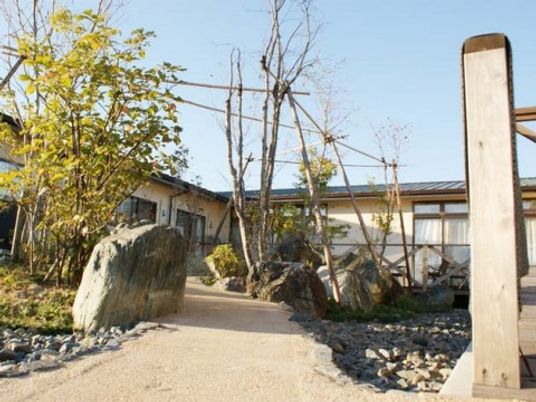 穏やかな中庭の風景