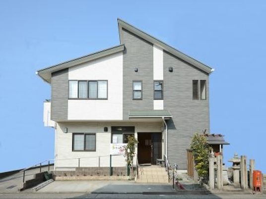 落ち着いた雰囲気の外観