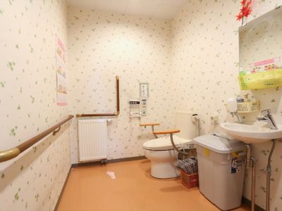 清潔なトイレの一室