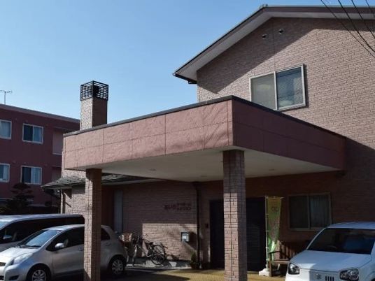 建物正面の外観  