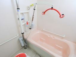 バリアフリーの浴室設備