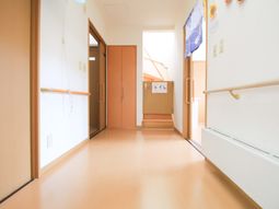 明るい廊下の様子