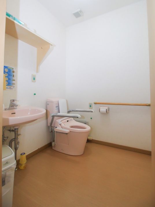 バリアフリー設計トイレ