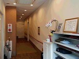 明るい廊下の風景