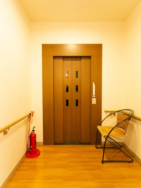 廊下にあるエレベーター