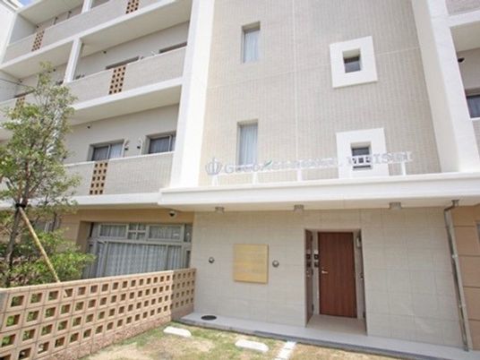 建物入口の正面