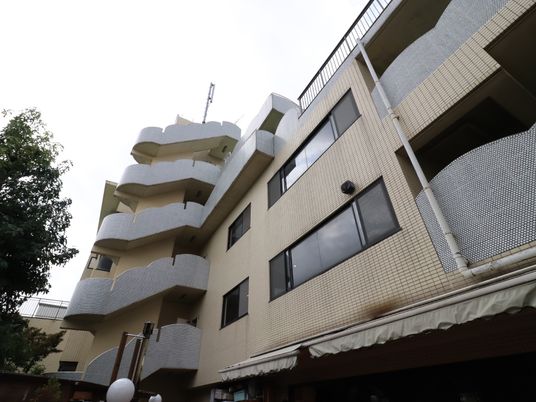 多階層の建物エクステリア