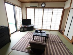 明るい和室の居室