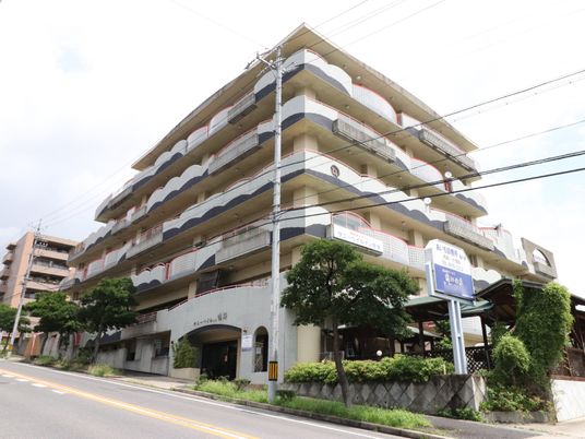多階建ての建物外観