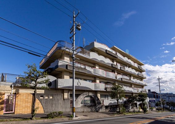 多階層の建物外観