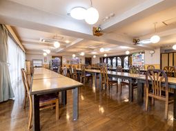 広々としたダイニングスペース