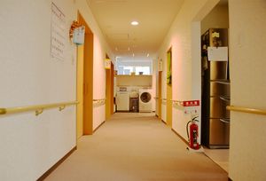 清潔感ある施設の廊下