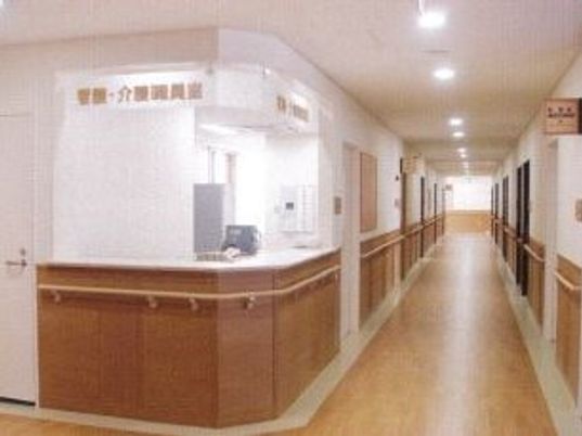 廊下に面したフロントカウンター