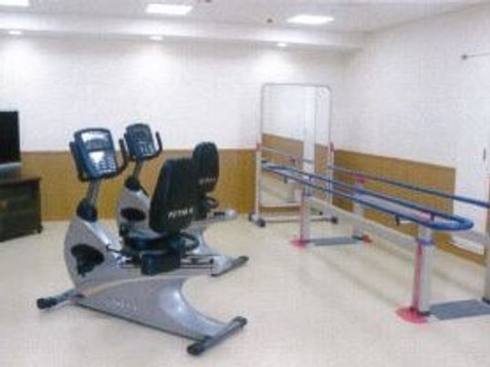 リハビリ機器の設置された部屋