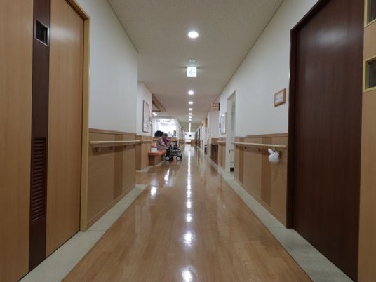  清潔感のある廊下 