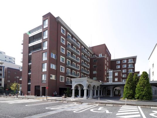  赤レンガの建物外観  