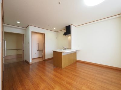 清潔な洋室キッチン付き