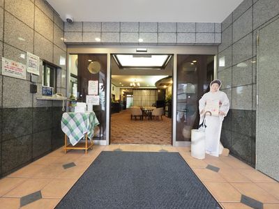 エントランスと受付の風景
