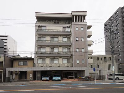 多階層の建物外観