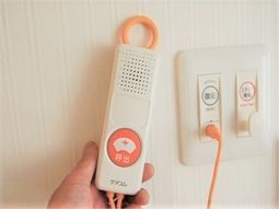 呼出しボタンとレシーバー