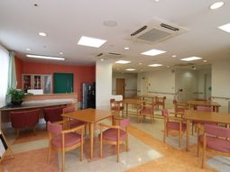 明るいダイニングスペース