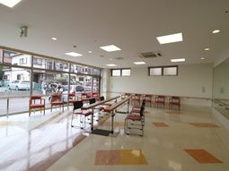 明るい広い共用スペース