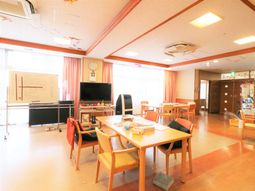 多目的室の広々とした空間