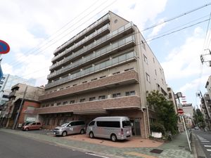 多階層の建物外観