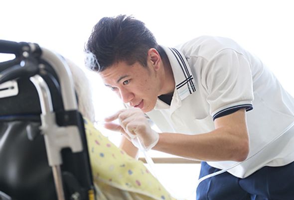 介護士と利用者の交流