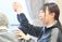 笑顔の職員と利用者の交流