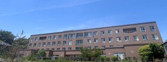 広々とした建物の外観です