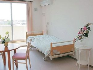 明るい個室の居室