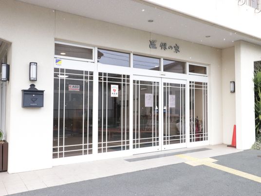 エントランスの広い出入口