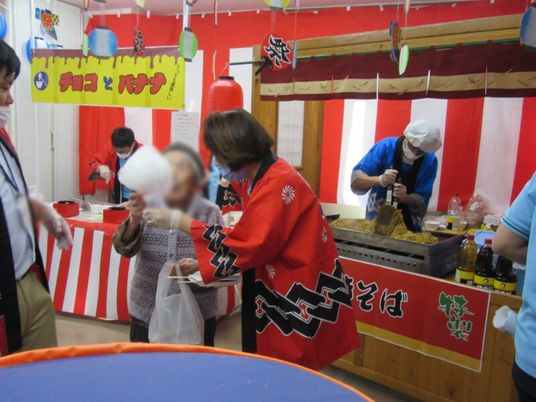 祭りの模様の室内