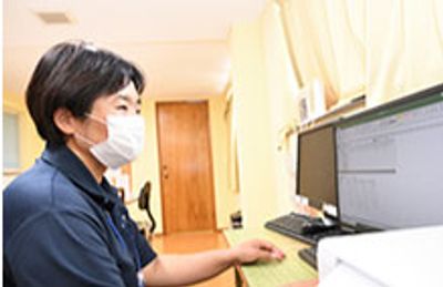 スタッフが業務する部屋