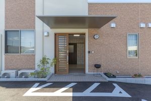 エントランス前の玄関