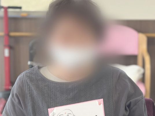 人物と椅子の様子