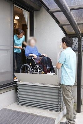 車椅子用リフト