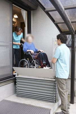 車椅子用リフト