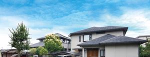 広い庭の住宅外観  