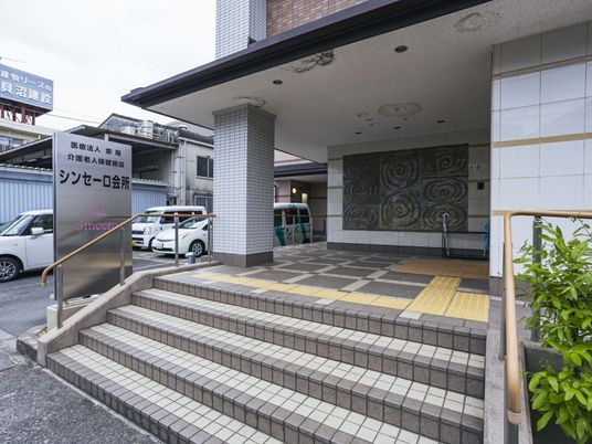 階段付きの入口