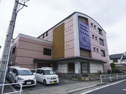 建物正面の外観