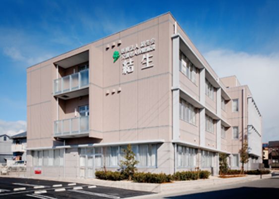 すっきりとした建物外観